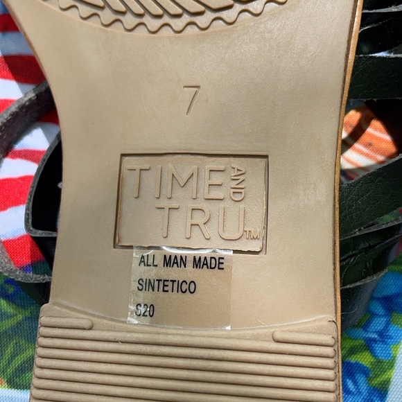 NWT Time and Tru Memory Foam Black & Tan Strappy Sandals Big Toe Loop Slip On 7 - Picture 9 of 12